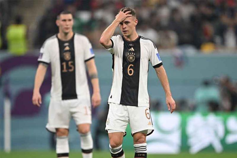 Joshua Kimmich, de l'Allemagne, a l'air déprimé pendant le match du Groupe E de la Coupe du Monde de la FIFA, Qatar 2022, entre l'Allemagne et le Brésil. 
